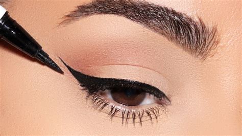 How to: PERFECT WINGED EYELINER every single time!.